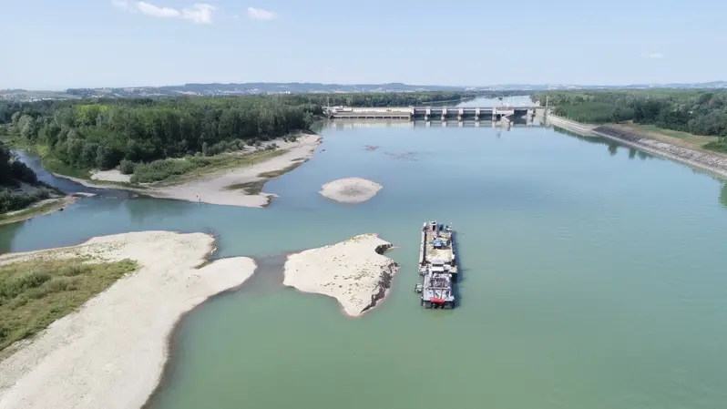 Luftaufnahme des Projektgebiets, im Hintergrund Staustufe Ottensheim