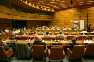 Gefüllter Plenarsaal im Vienna International Center