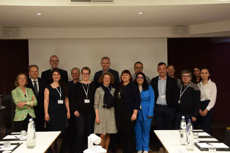 GroupPictureAdCOM22.pdf