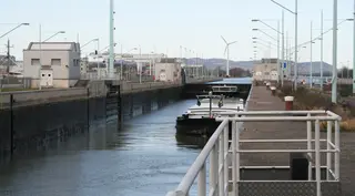Der Wasserstand der Kammer wird mitsamt der niederländischen Densimo dem flussabwärtigen Pegel angeglichen