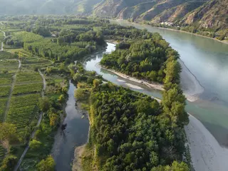 Donau in der Wachau mit Nebenarm Rührsdorf