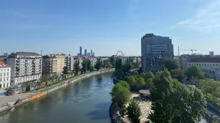 Skyline Wiens von Urania aus, Donaukanal