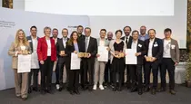 Gruppenfoto - Wirtschaftsministerium (BMWET) und sieben klimaaktiv Betriebe/Projektpartner