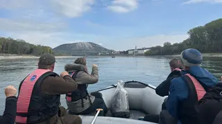 Schlauchbootbesatzung auf der Donau