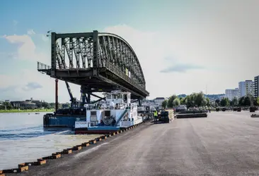 Demolition of a railway bridge in Linz