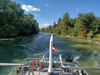 Blick auf Donaukanal von Schiffsheck aus