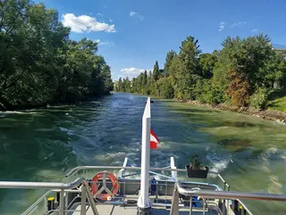 Blick auf Donaukanal von Schiffsheck aus