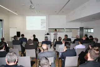 Workshopteilnehmerinnen und -teilnehmer bei den Expertenpräsentationen