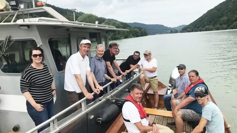 Gruppenbild, Projektpartner auf Booten