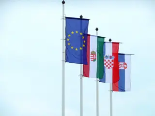 EU-Flagge vor weiteren Flaggen der Mitgliedsstaaten
