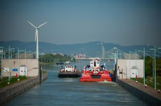 Cargo vessel in a lock chamber