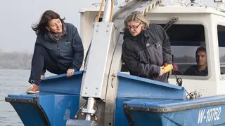 Expertinnen auf Messschiff