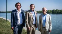 Bundesminister Peter Hanke (BMIMI) mit viadonau-Geschäftsführer Hans-Peter Hasenbichler (links) und Professor Helmut Habersack von der BOKU Wien (rechts)